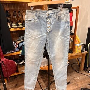 Women’s Light Blue Jeans